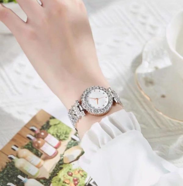 Women Fashion Elegant Wristwatch Quartz Watch For Girl Ladies.